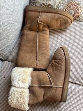 UGG tall classic -Lined Suede Boots - Chestnut brown color good used condition